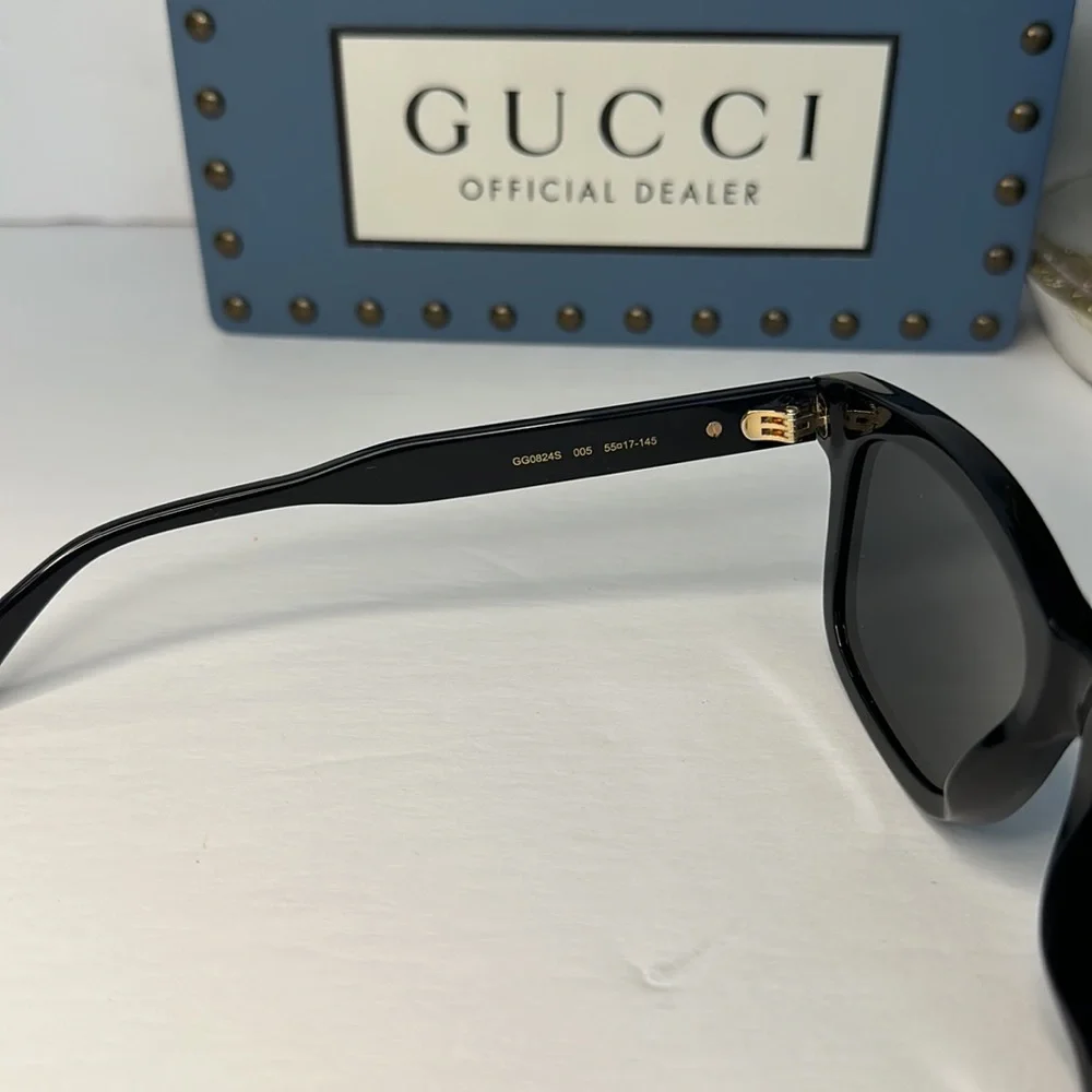 Authentic GUCCI GG0824S 005 square sunglass black frame with grey lenses
